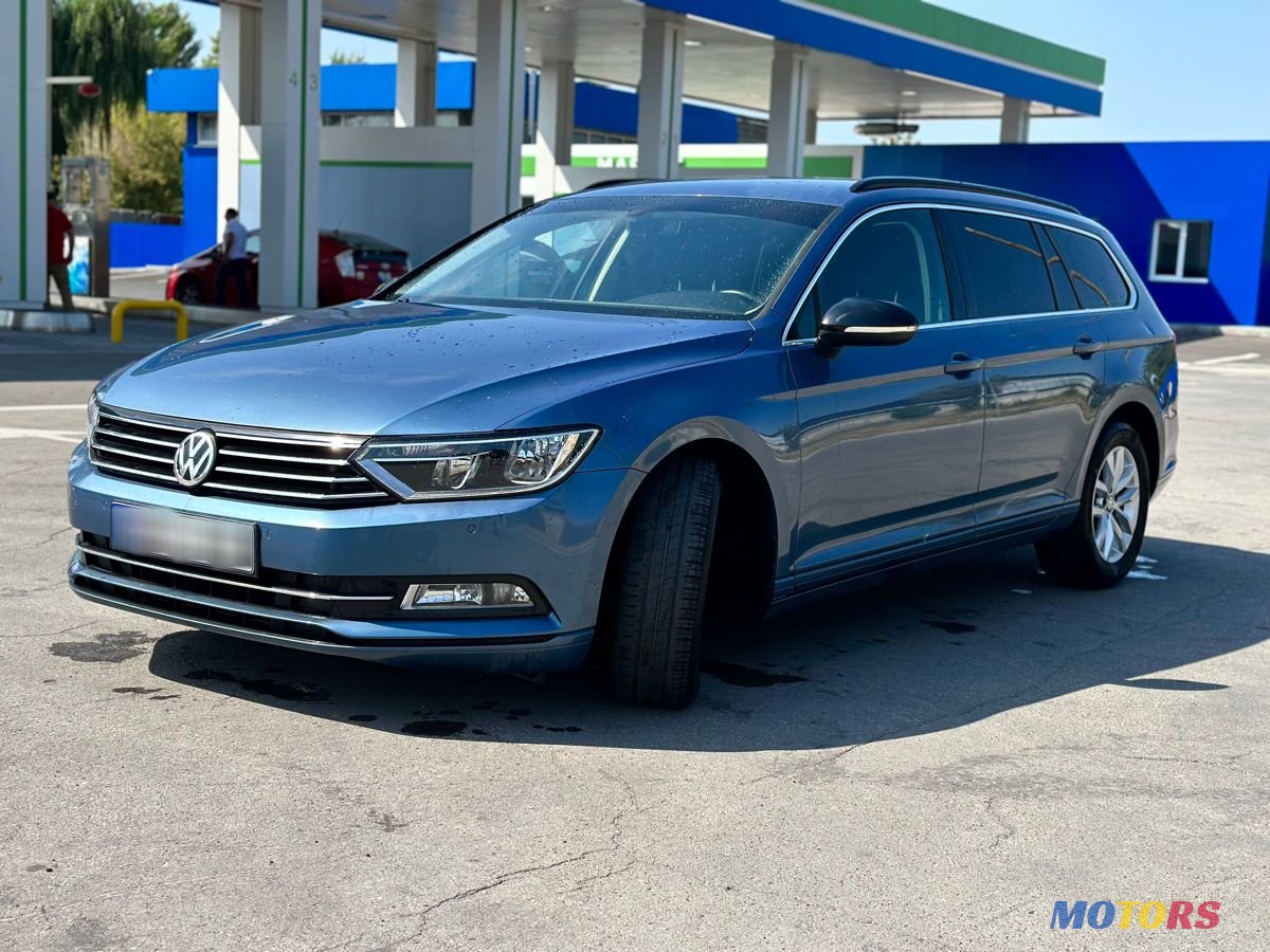 2015' Volkswagen Passat photo #2