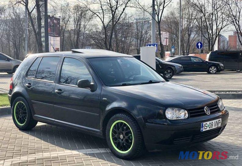 2002' Volkswagen Golf photo #1