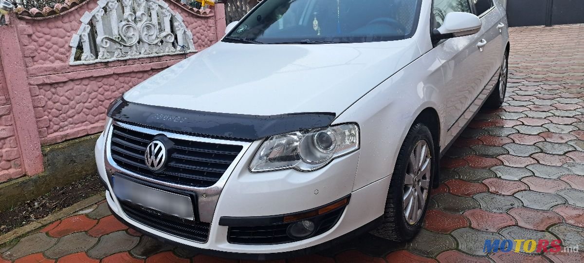 2010' Volkswagen Passat photo #2