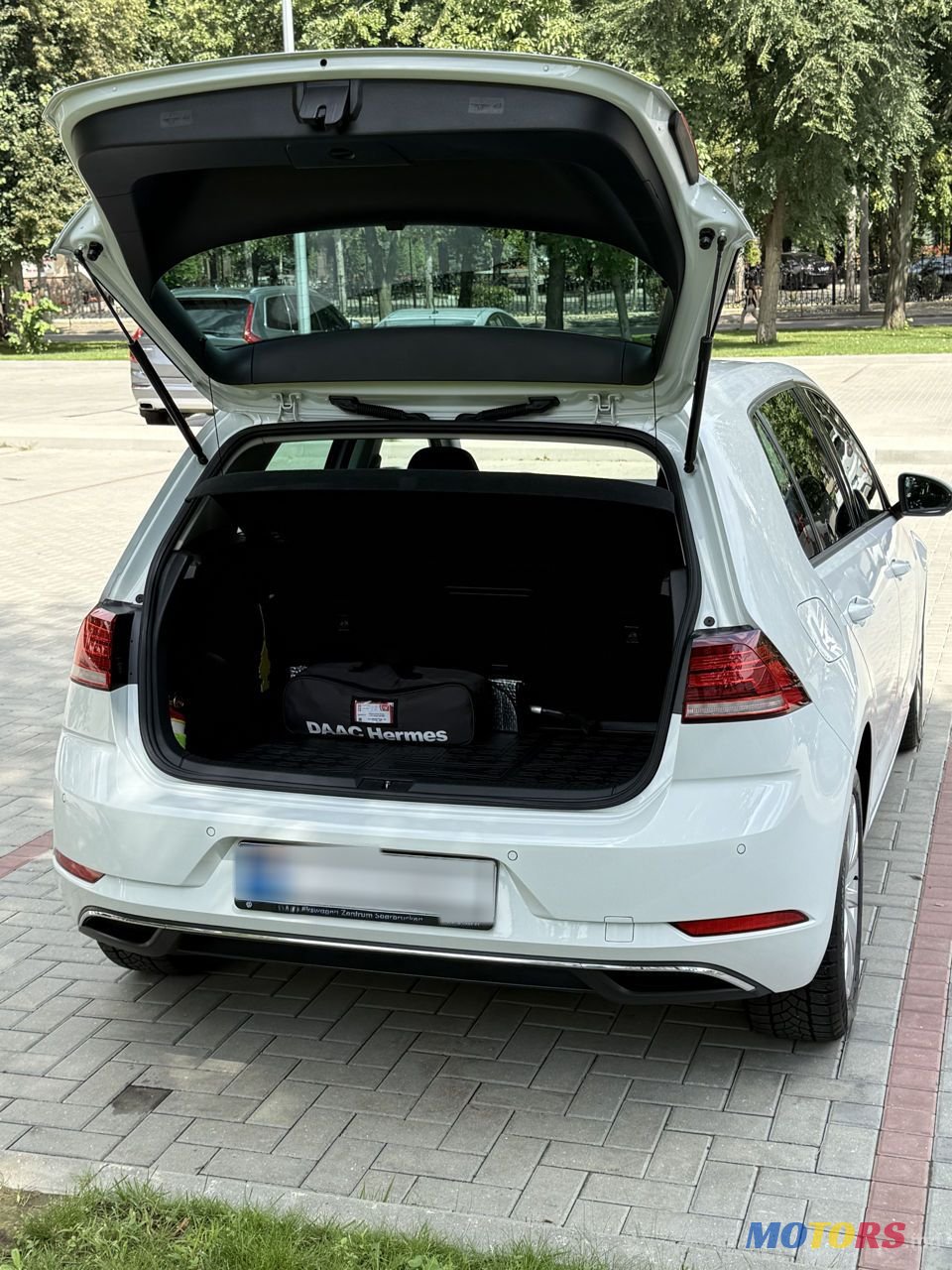 2017' Volkswagen Golf photo #6