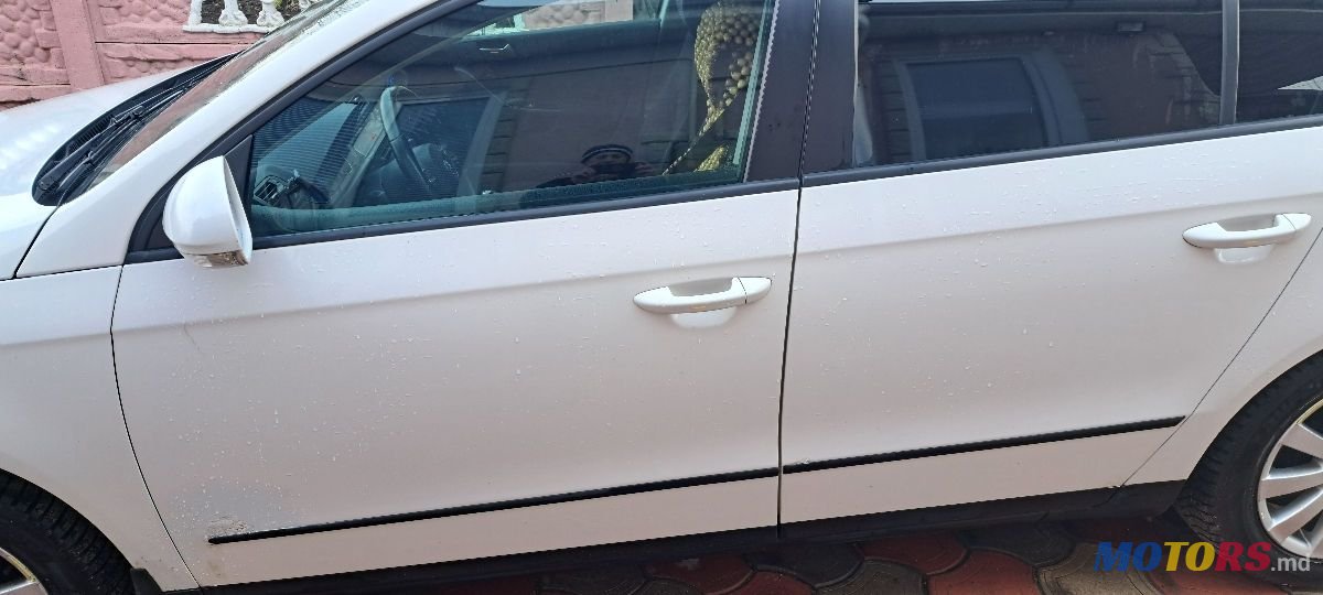 2010' Volkswagen Passat photo #3