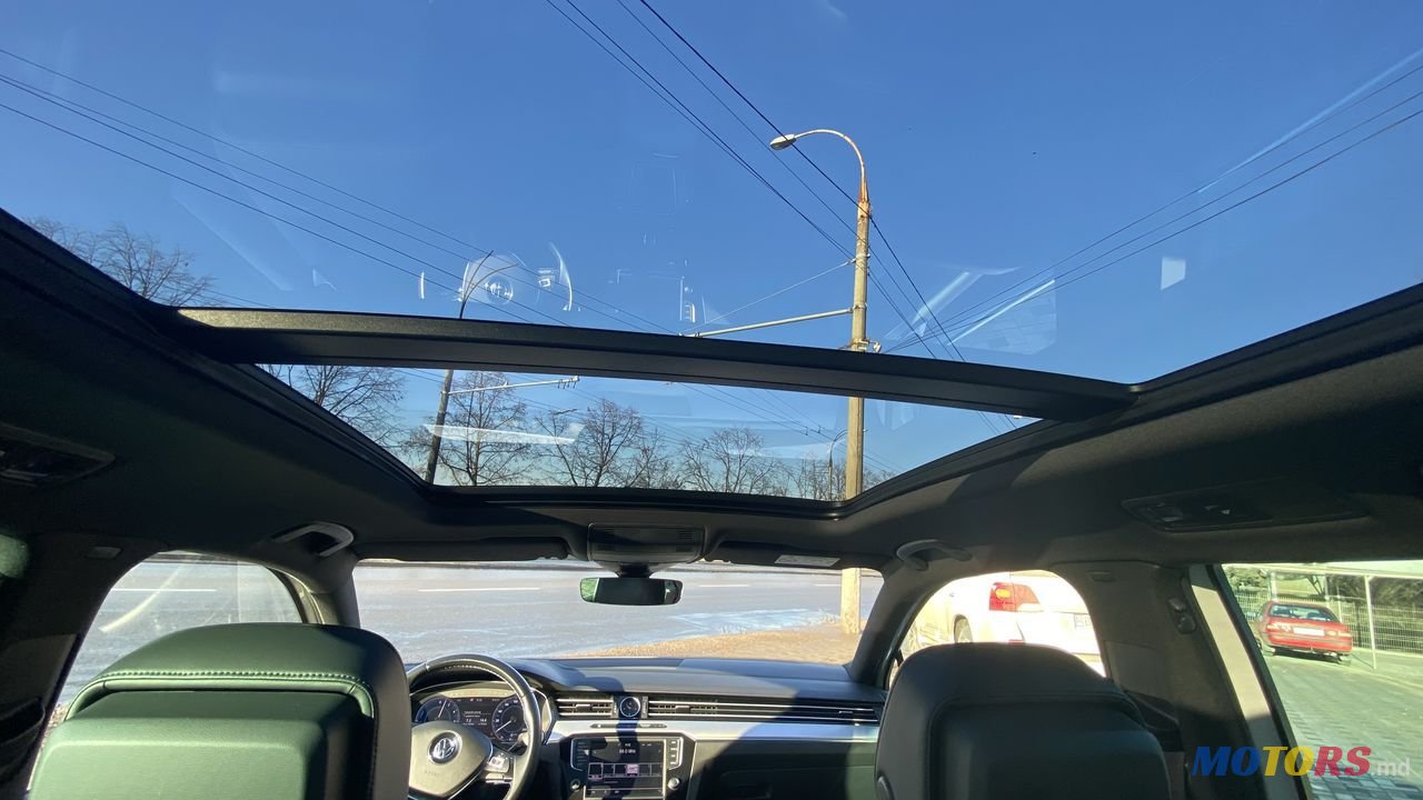 2015' Volkswagen Passat photo #6