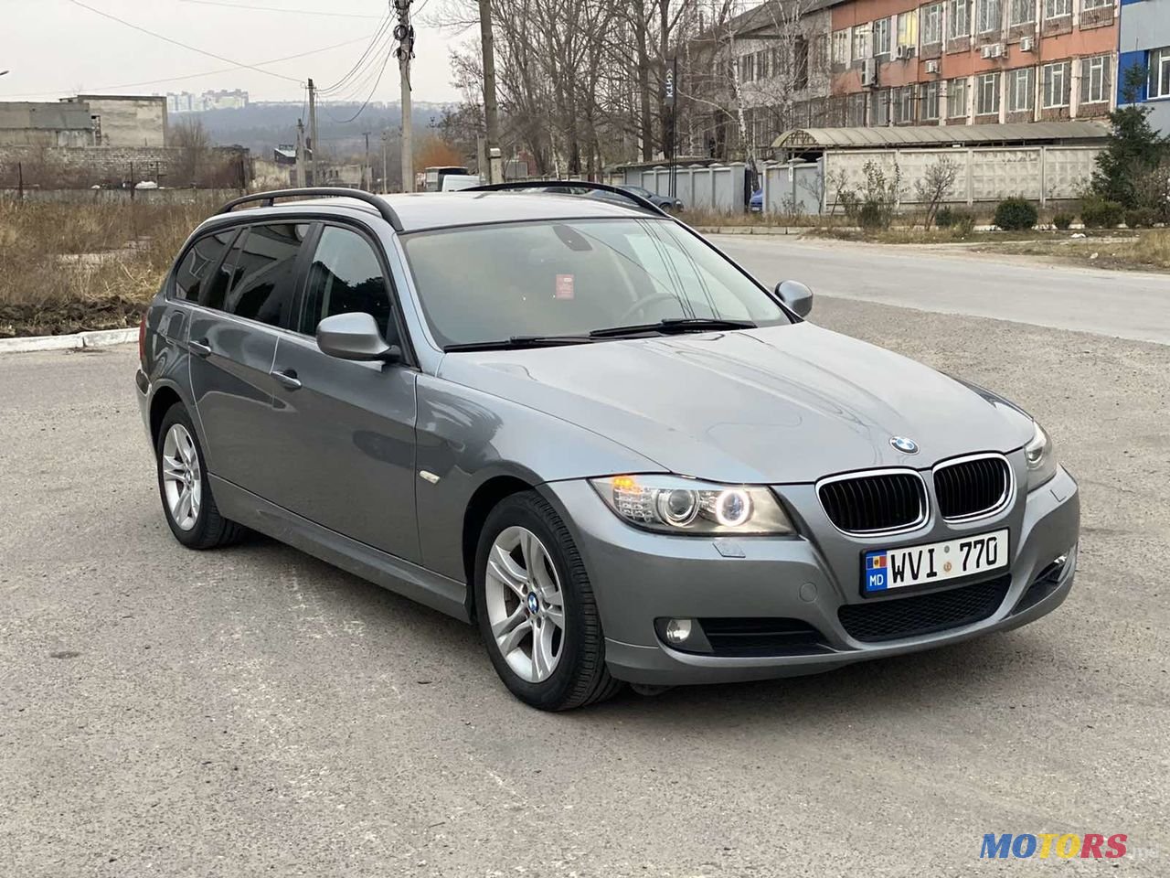 2010' BMW 3 Series photo #3