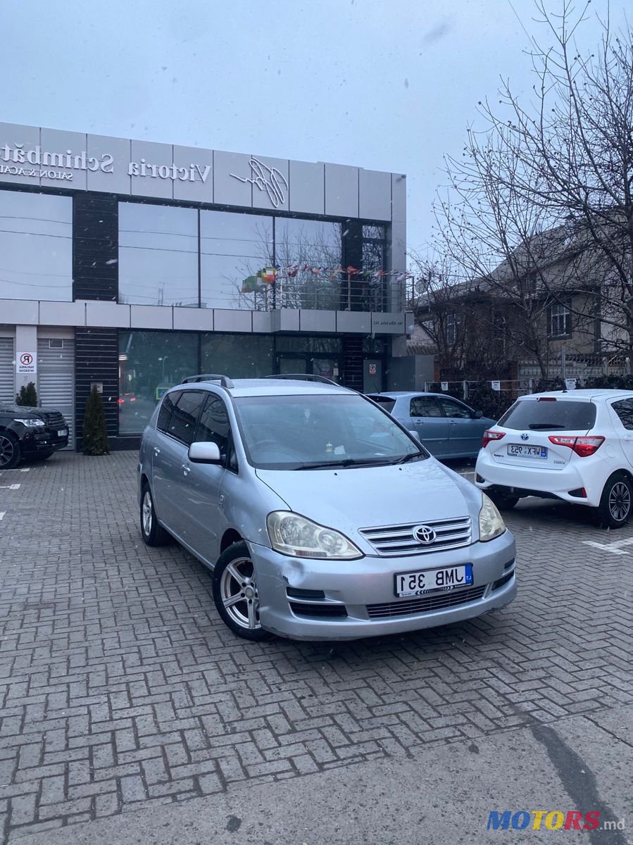 2005' Toyota Avensis Verso photo #3