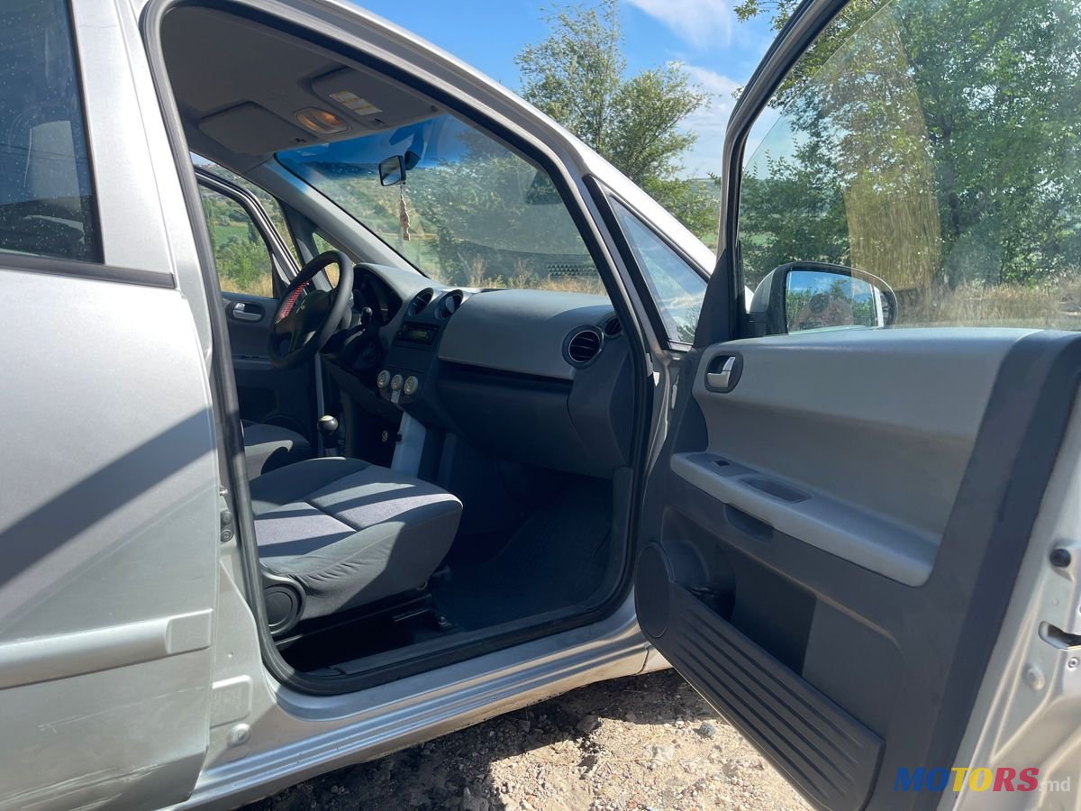 2006' Mitsubishi Colt photo #6