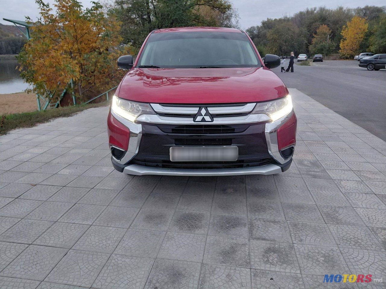 2016' Mitsubishi Outlander photo #2