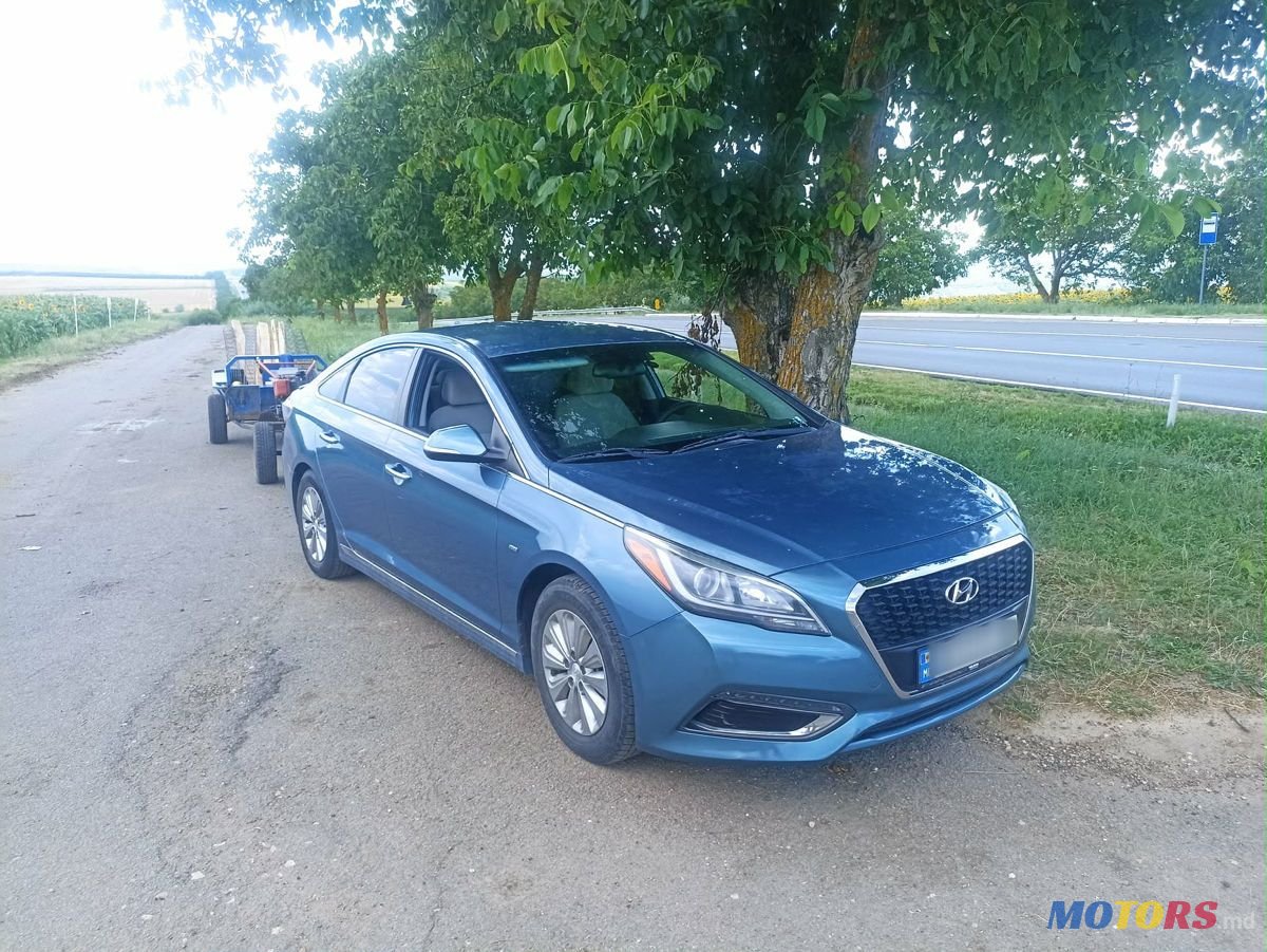 2016' Hyundai Sonata photo #2