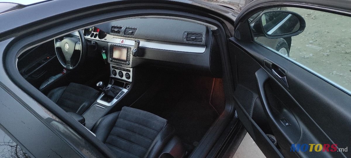 2007' Volkswagen Passat photo #5