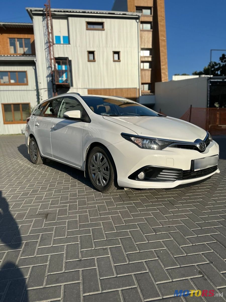 2016' Toyota Auris photo #3