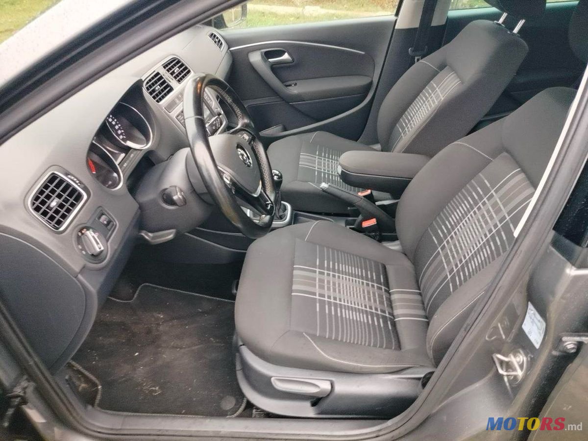 2015' Volkswagen Polo photo #6