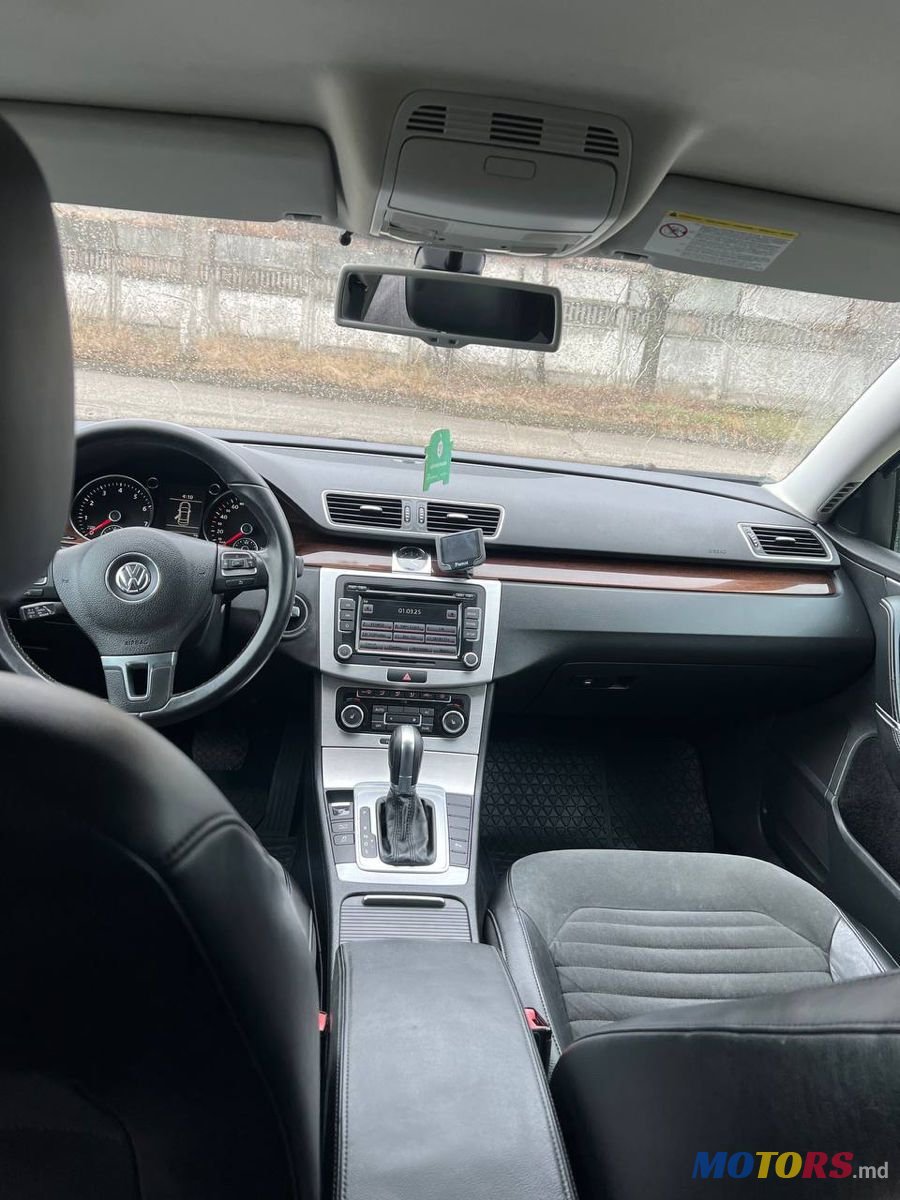 2012' Volkswagen Passat photo #4