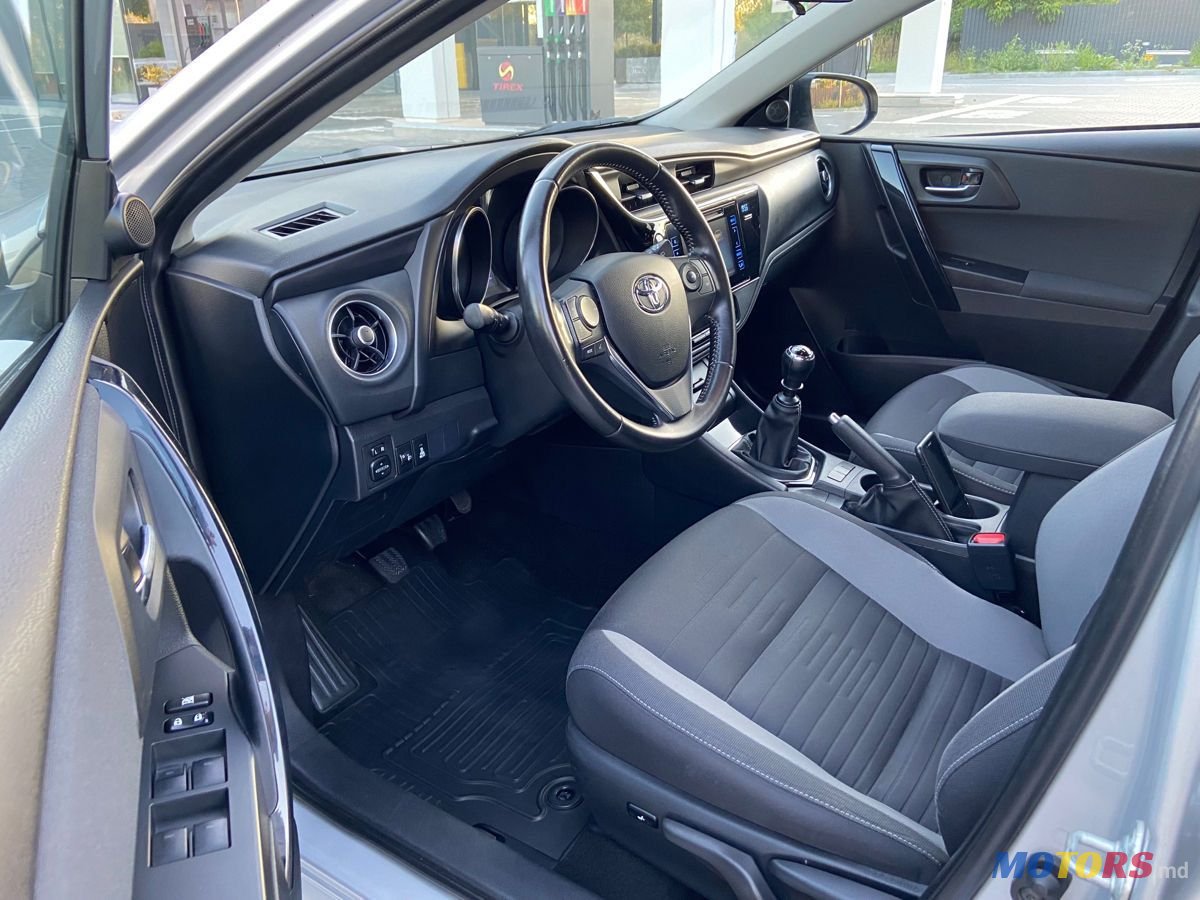 2016' Toyota Auris photo #5