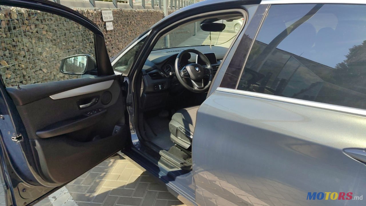 2018' BMW 216D photo #2
