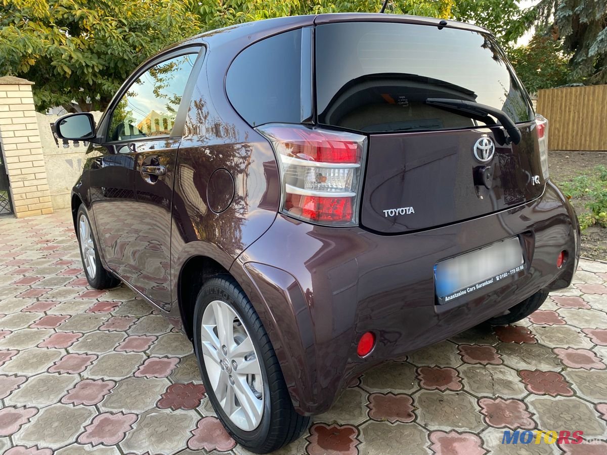 2011' Toyota Yaris photo #1