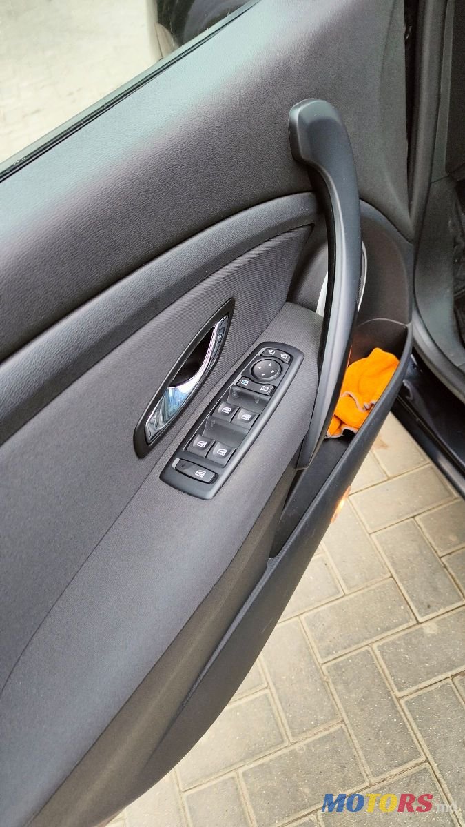 2012' Renault Megane photo #2