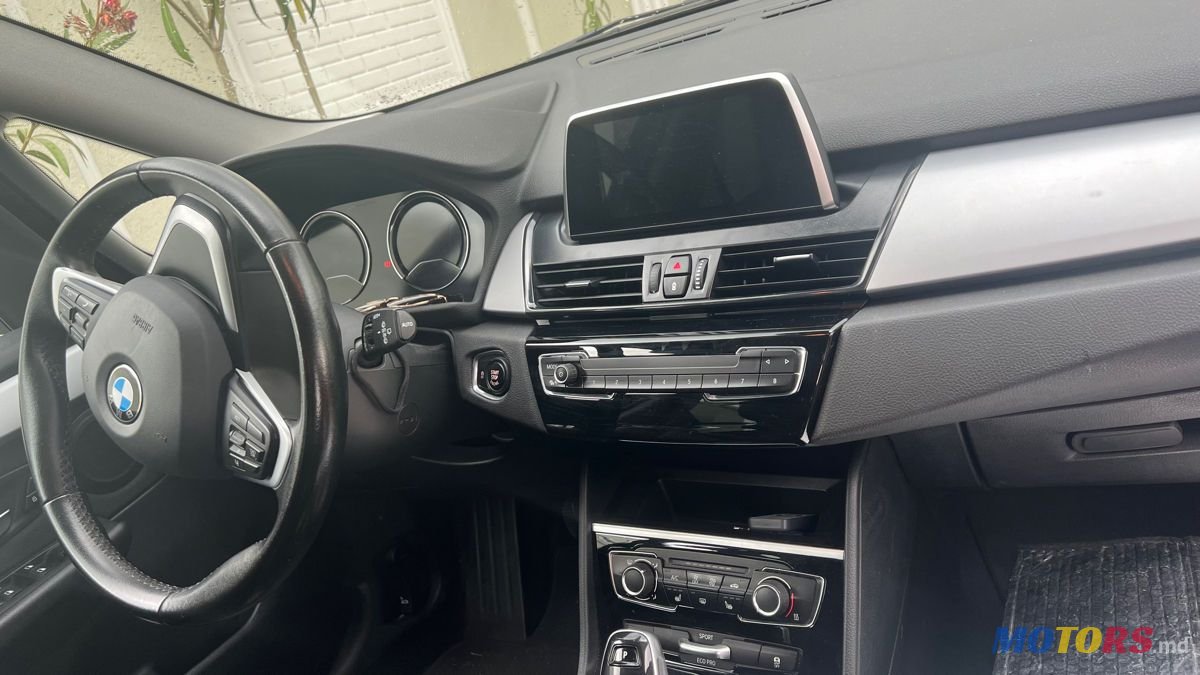 2019' BMW 2 Series Gran Tourer photo #2