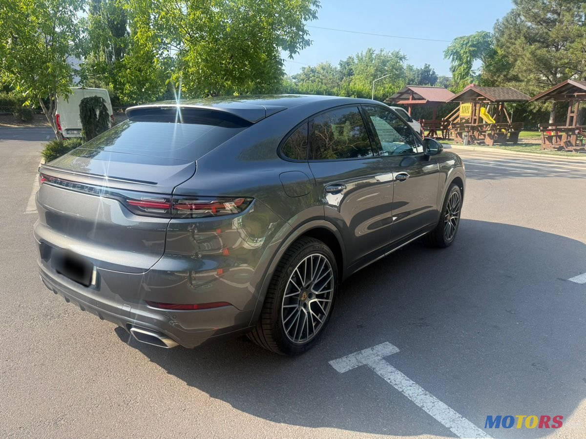 2020' Porsche Cayenne photo #3