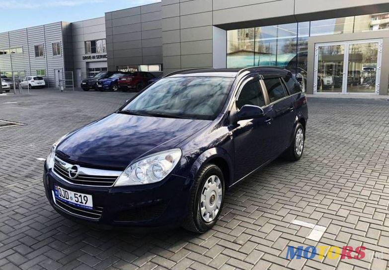 2010' Opel Astra photo #1