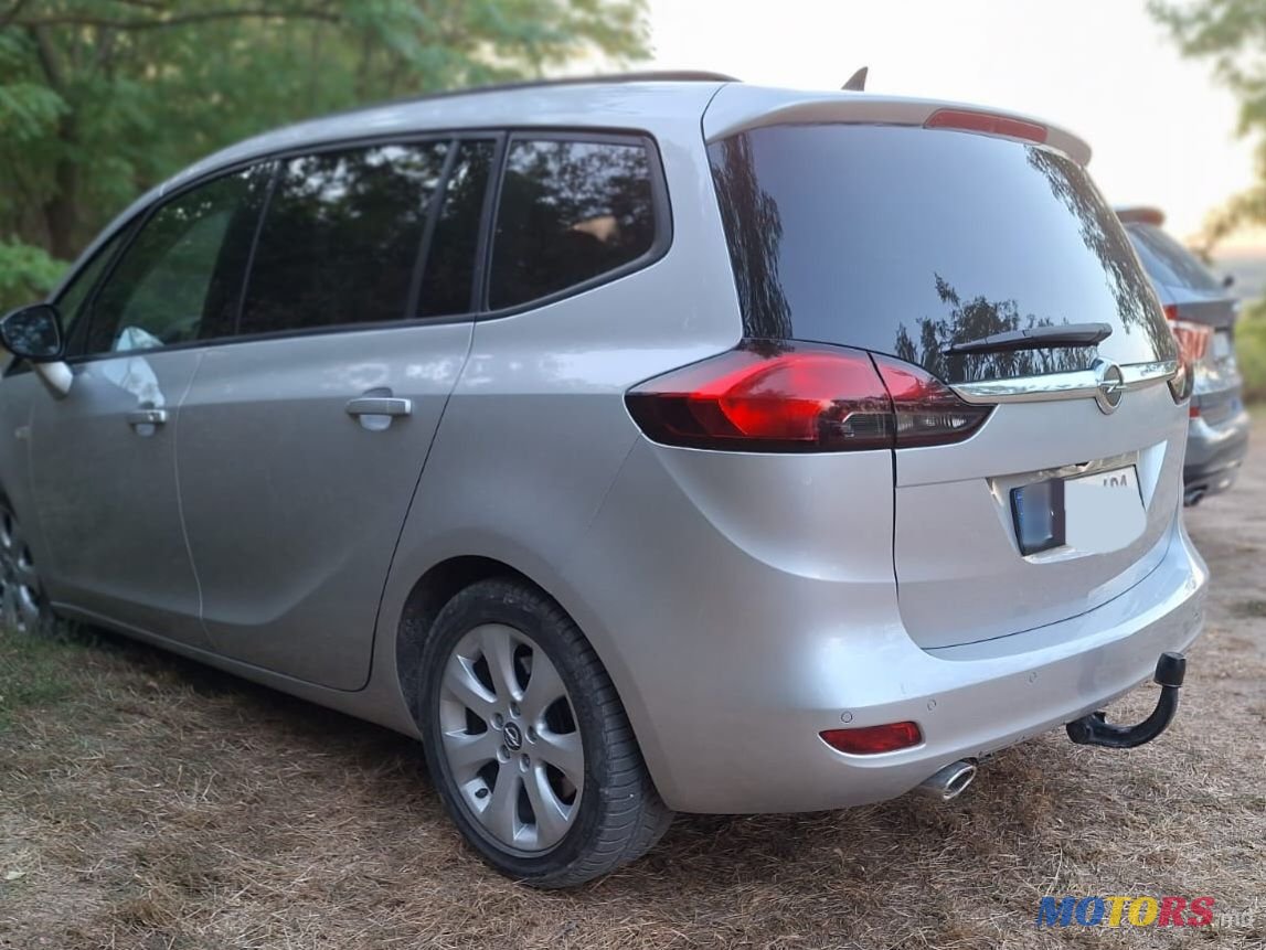 2015' Opel Zafira photo #2