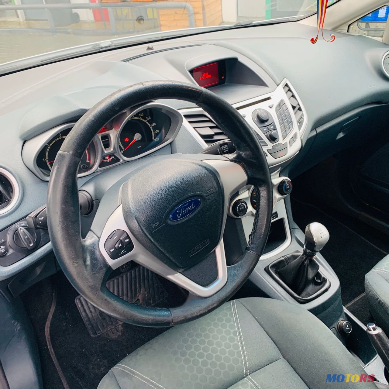 2009' Ford Fiesta 5D photo #6