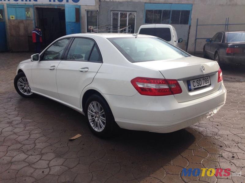 2010' Mercedes-Benz E-Class photo #6