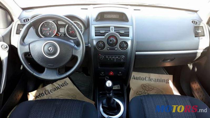 2008' Renault Megane photo #2
