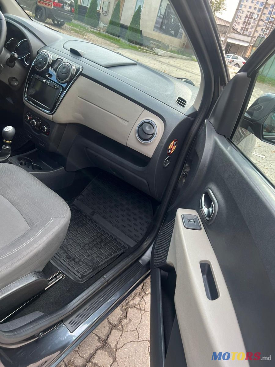 2013' Dacia Lodgy photo #4