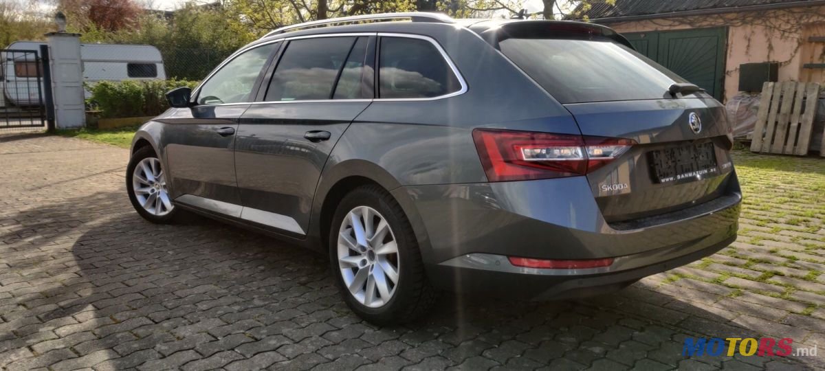 2019' Skoda Superb photo #3