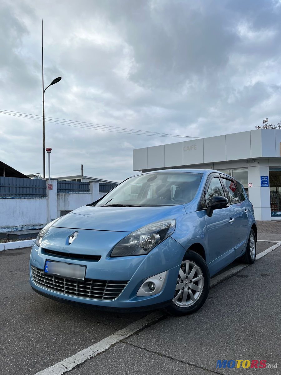 2012' Renault Grand Scenic photo #1