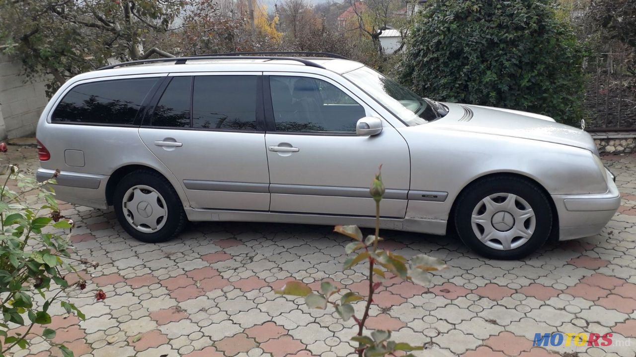 2002' Mercedes-Benz E-Class Wagon photo #2