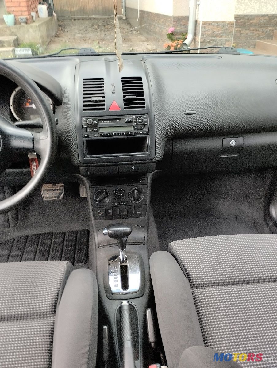 2001' Volkswagen Polo photo #5