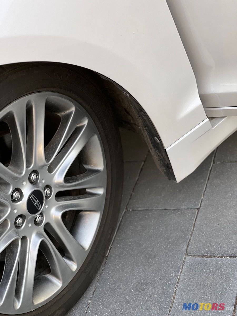 2013' Lincoln MKZ photo #6