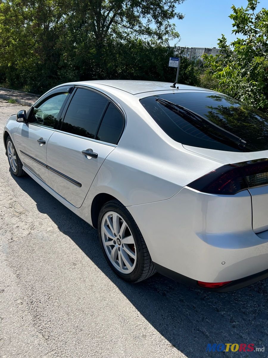 2010' Renault Laguna photo #6