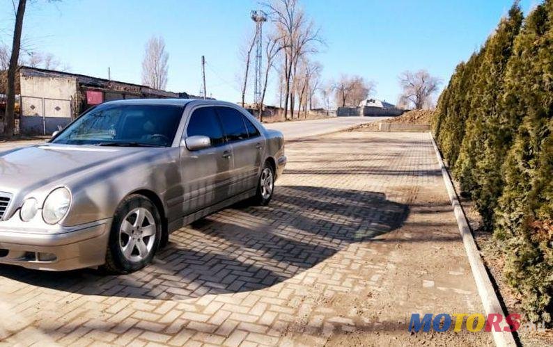 2000' Mercedes-Benz E photo #1