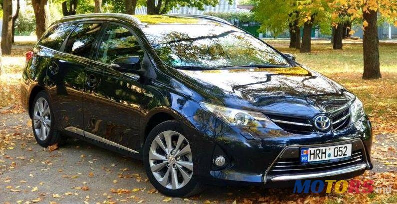 2013' Toyota Auris photo #1