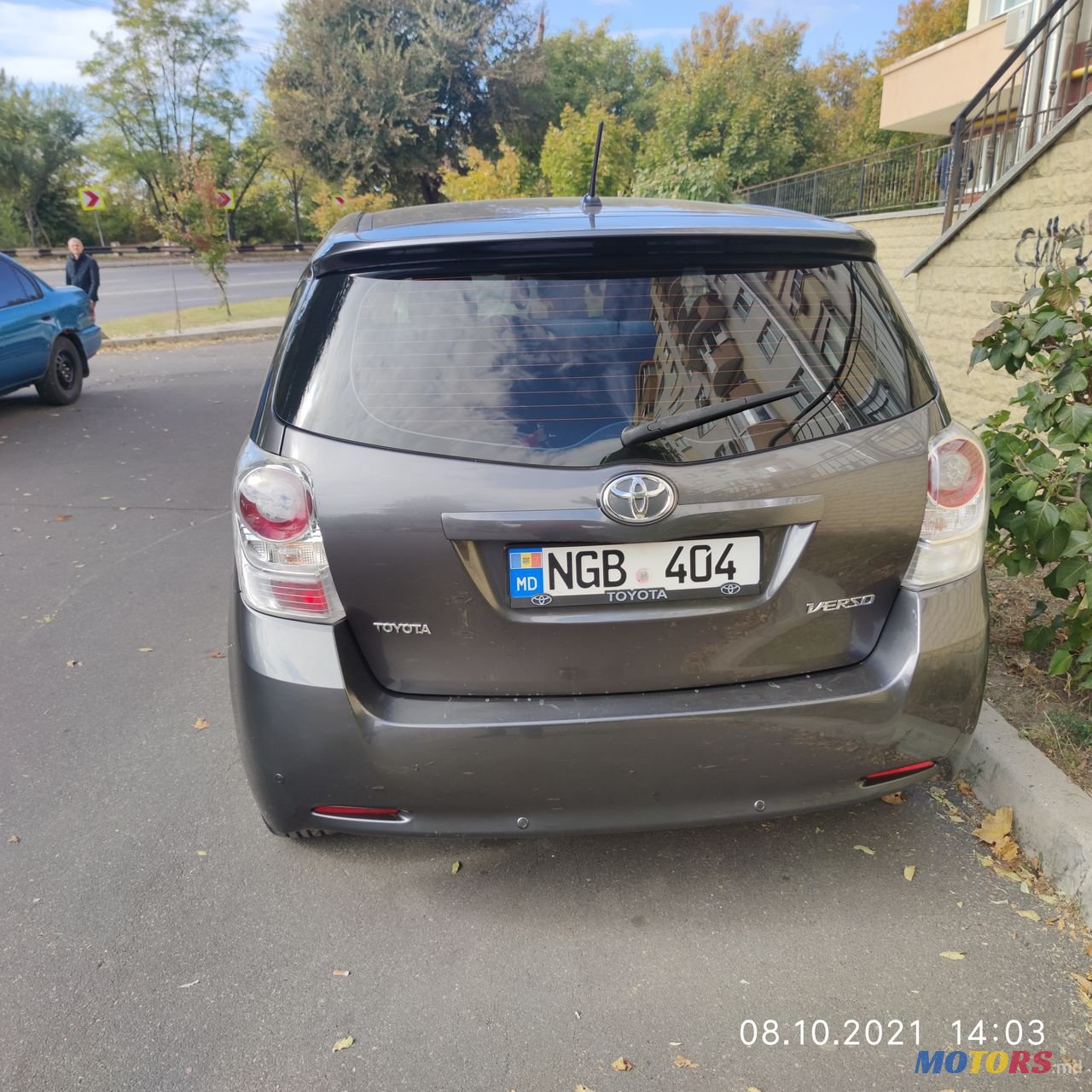 2011' Toyota Verso photo #3