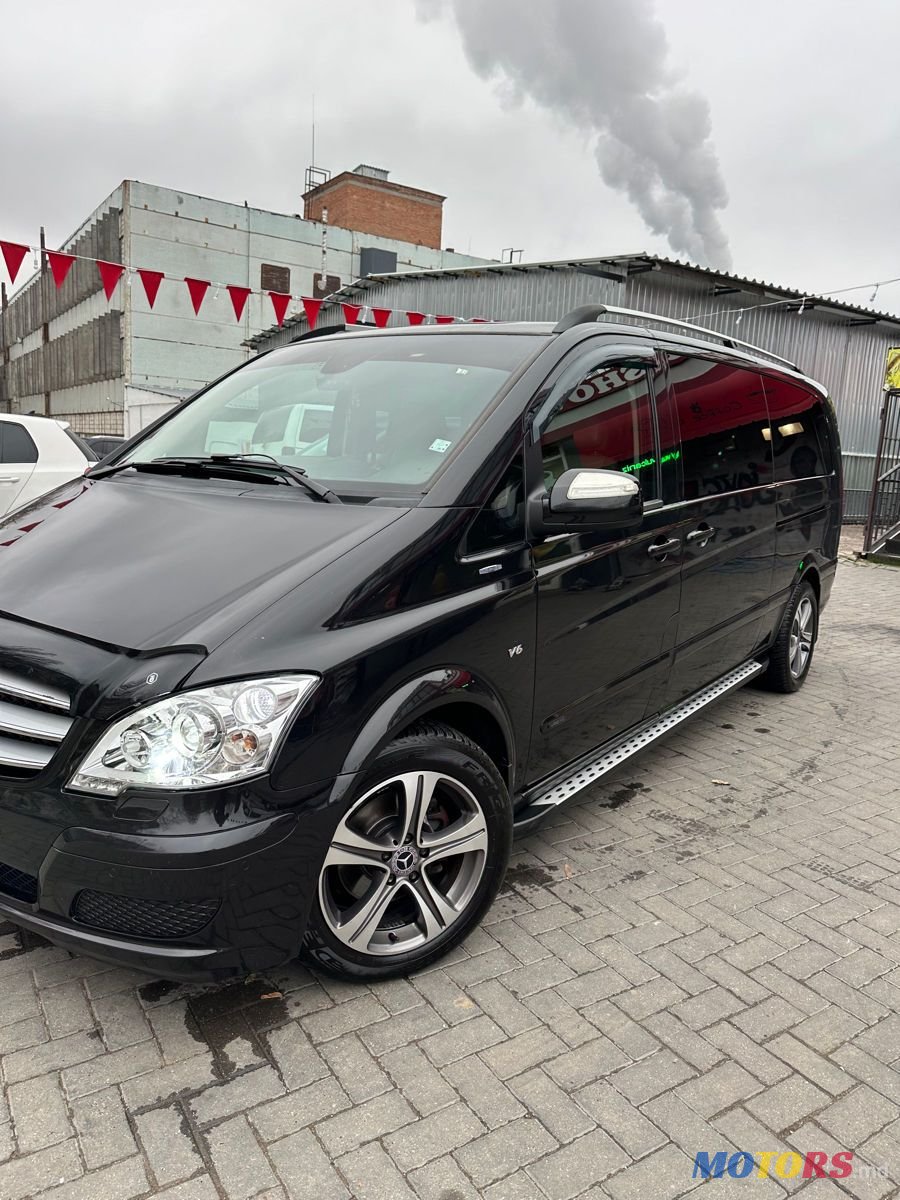 2011' Mercedes-Benz Viano photo #1