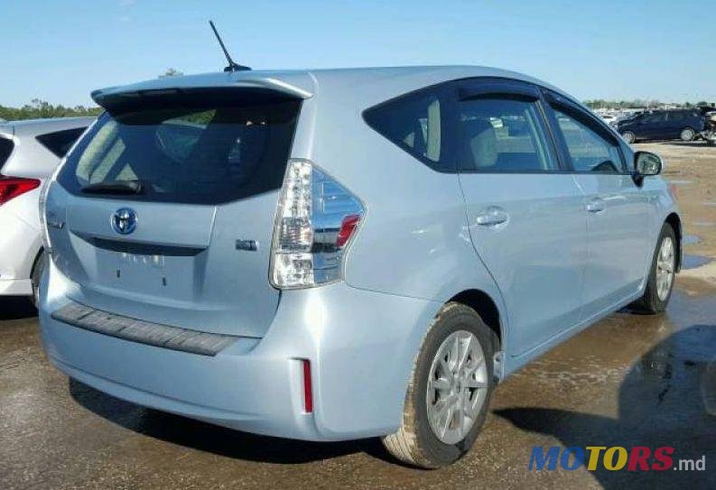 2014' Toyota Prius v photo #2