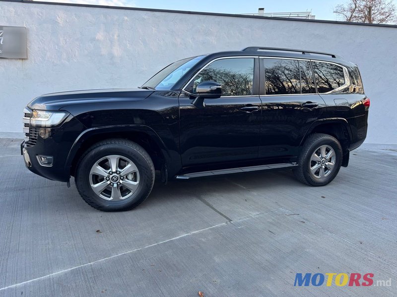2021' Toyota Land Cruiser photo #3