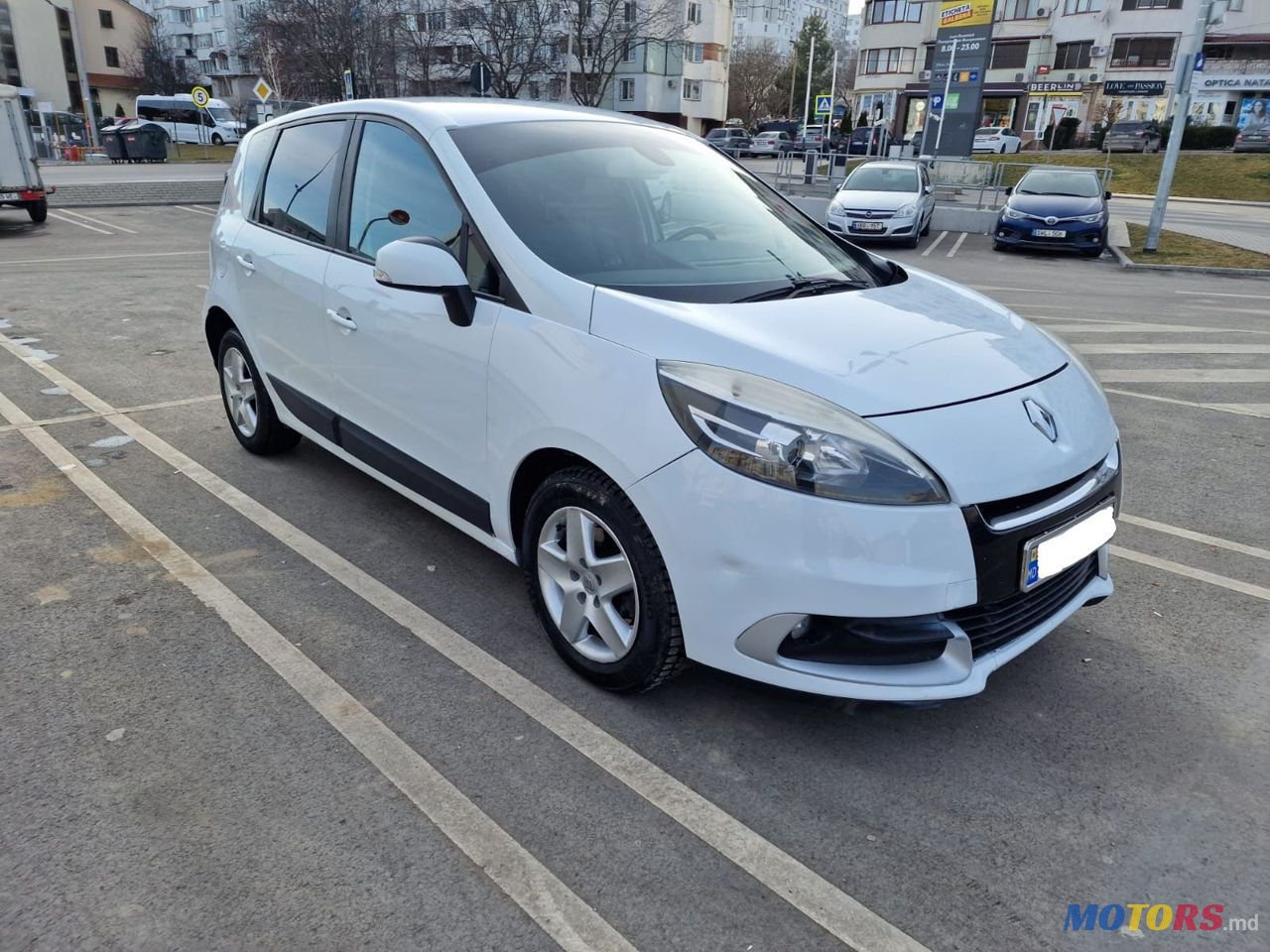 2012' Renault Scenic photo #2