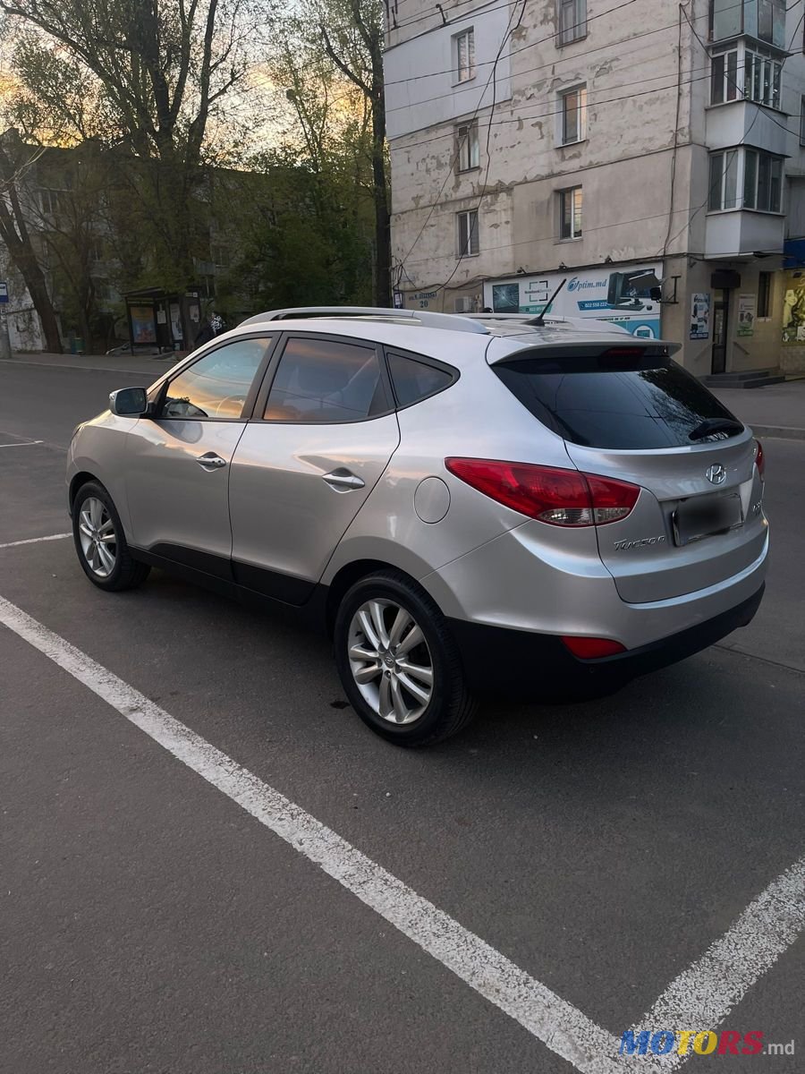 2012' Hyundai Tucson photo #3