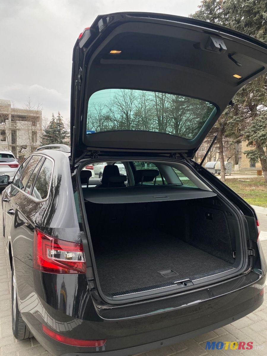 2019' Skoda Superb photo #5