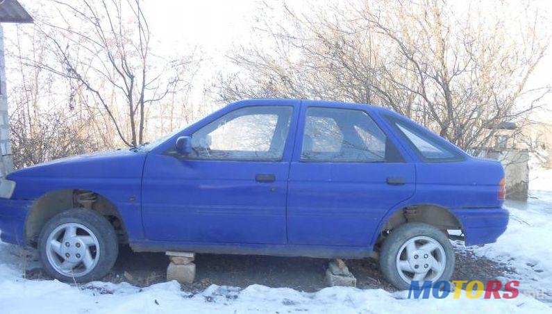 1991' Ford Escort photo #1
