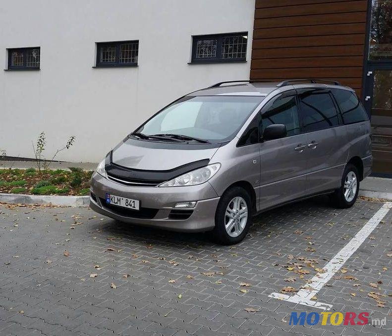 2005' Toyota Previa photo #1