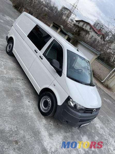2011' Volkswagen Transporter photo #5