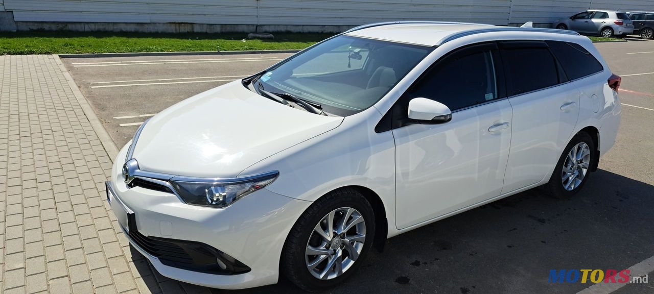 2015' Toyota Auris photo #2