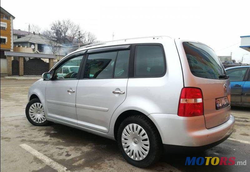 2005' Volkswagen Touran photo #2