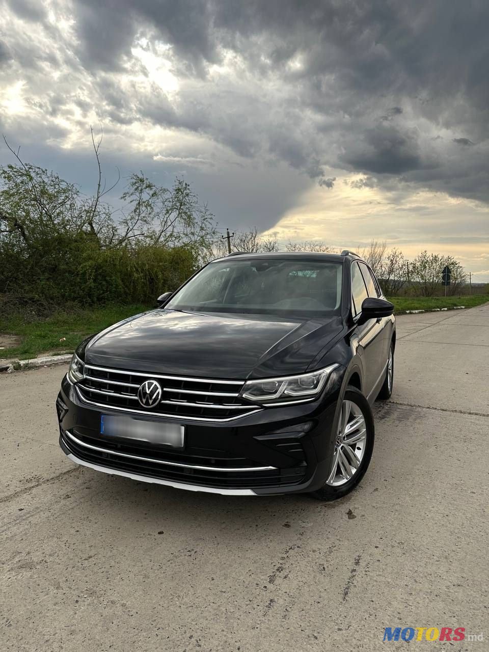 2021' Volkswagen Tiguan photo #2