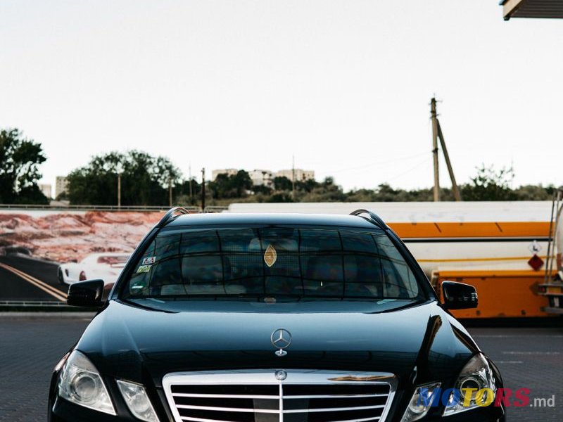 2011' Mercedes-Benz E-Class photo #1