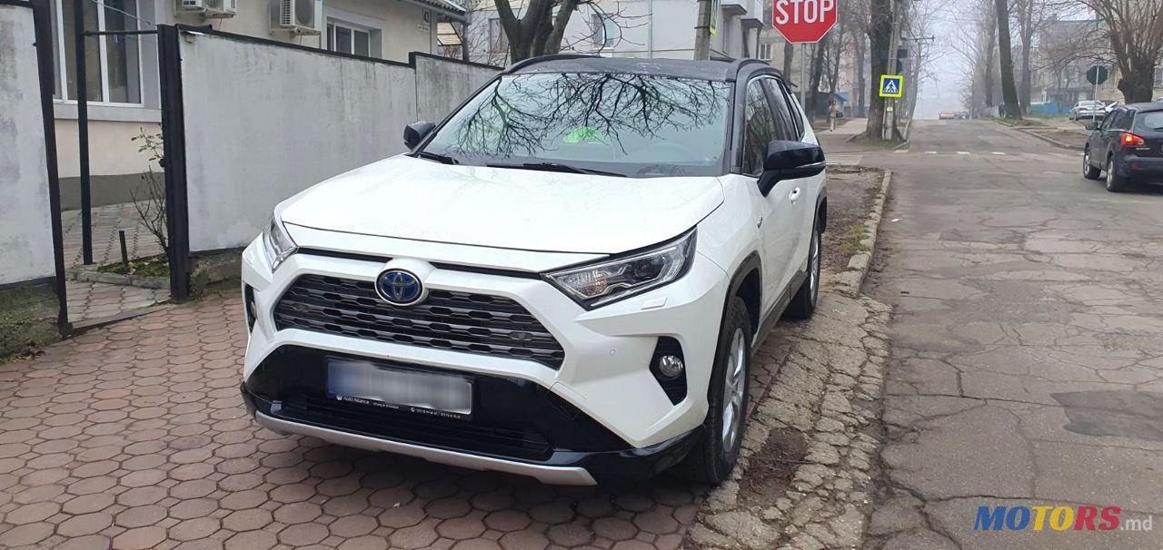 2019' Toyota RAV4 photo #2